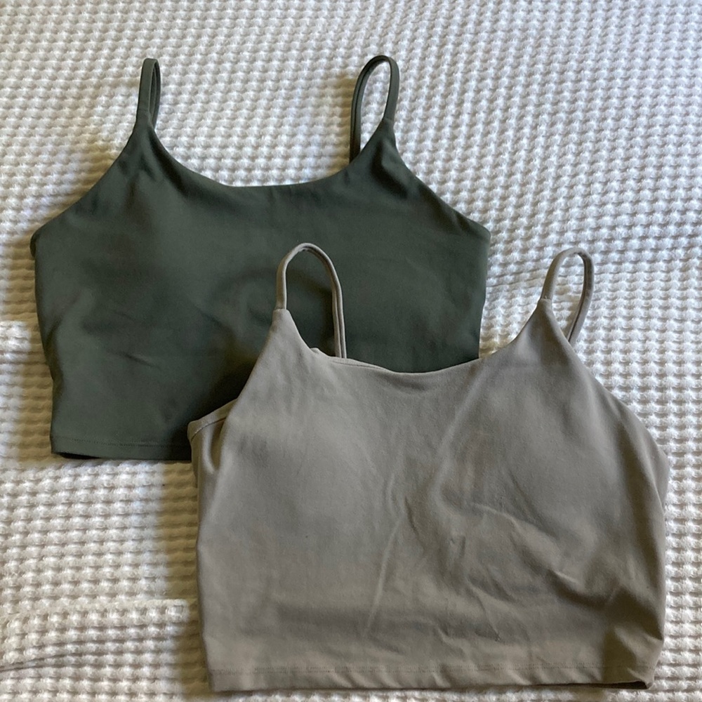 Perfect condition workout tops! Built in bra!